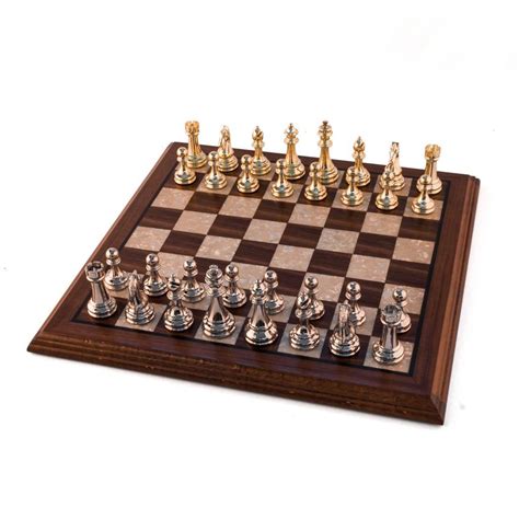 Ahşap satranç tahtası